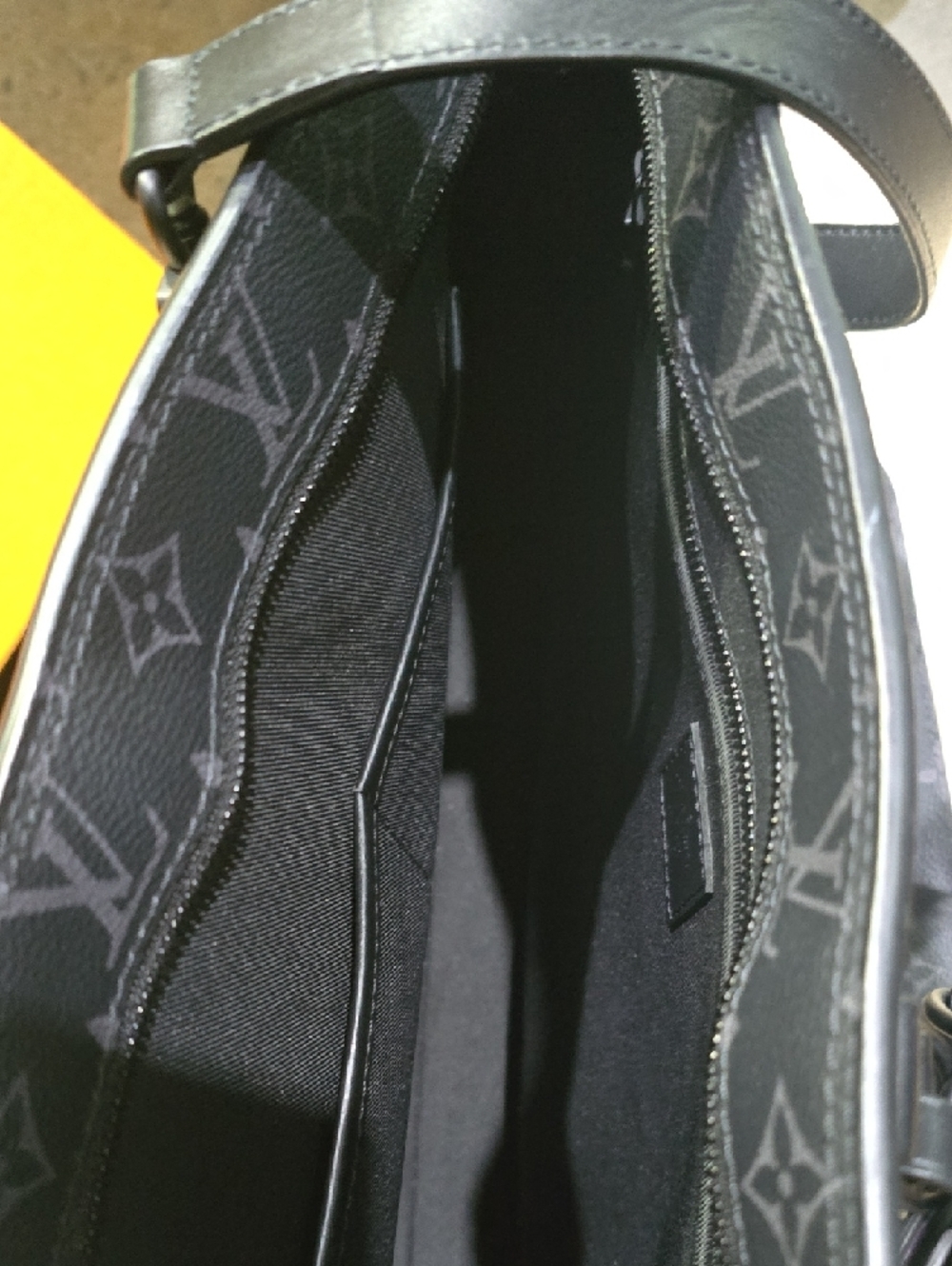 Louis Vuitton Men's Black Monogram Canvas Messenger Tote - Picture 4 of 4